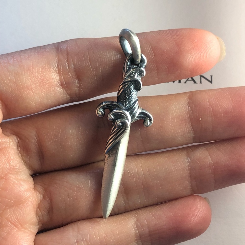 David Yurman men’s waves dagger pendant Sterling silver w/ pouch